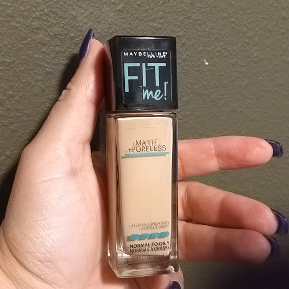 Fit Me® Matte + Poreless Foundation 120 classic Iv - Picture 3 of 8